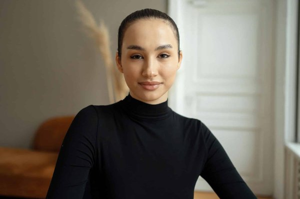 Wie kann man einen eleganten Look mit Flachschuhen kreieren?